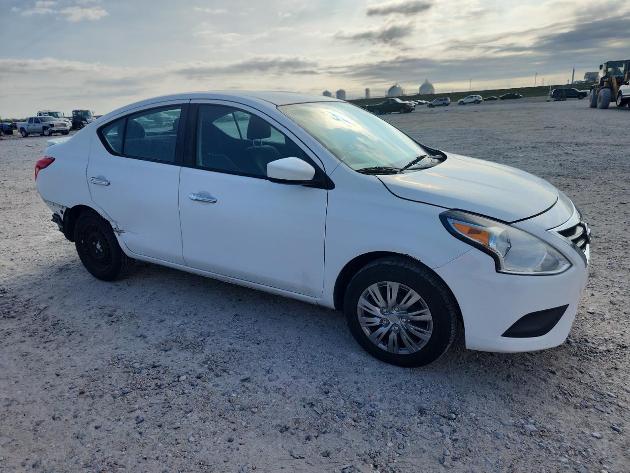 2016 Nissan Versa S - Фото 4