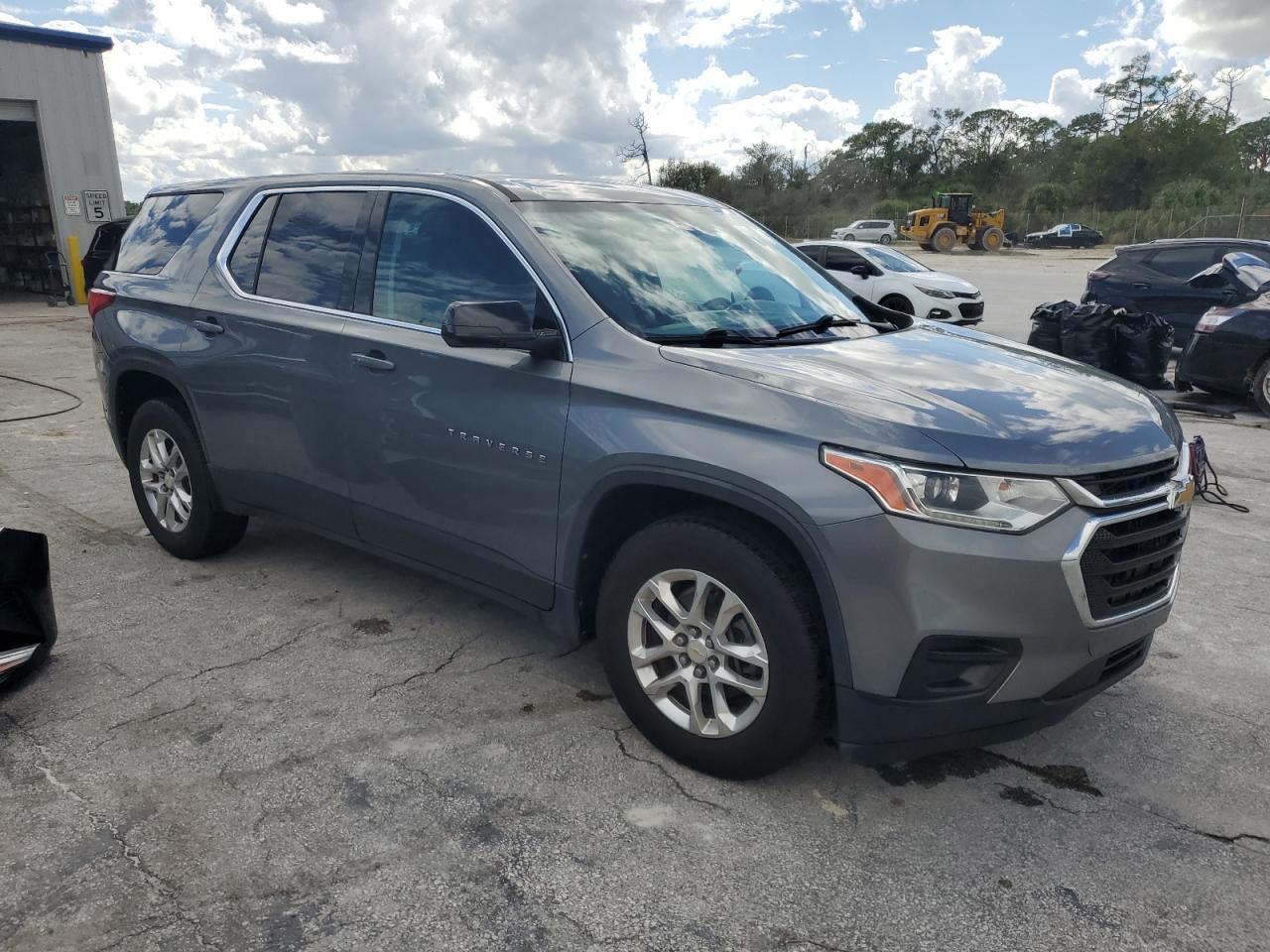 2019 Chevrolet Traverse Ls - Фото 4