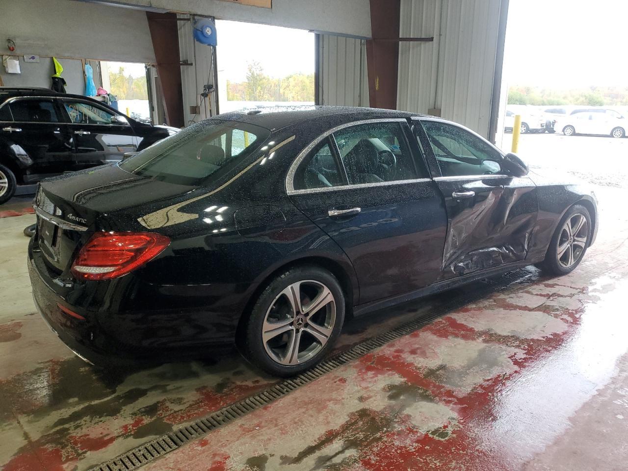 2018 Mercedes-Benz E 300 4Matic - Фото 3