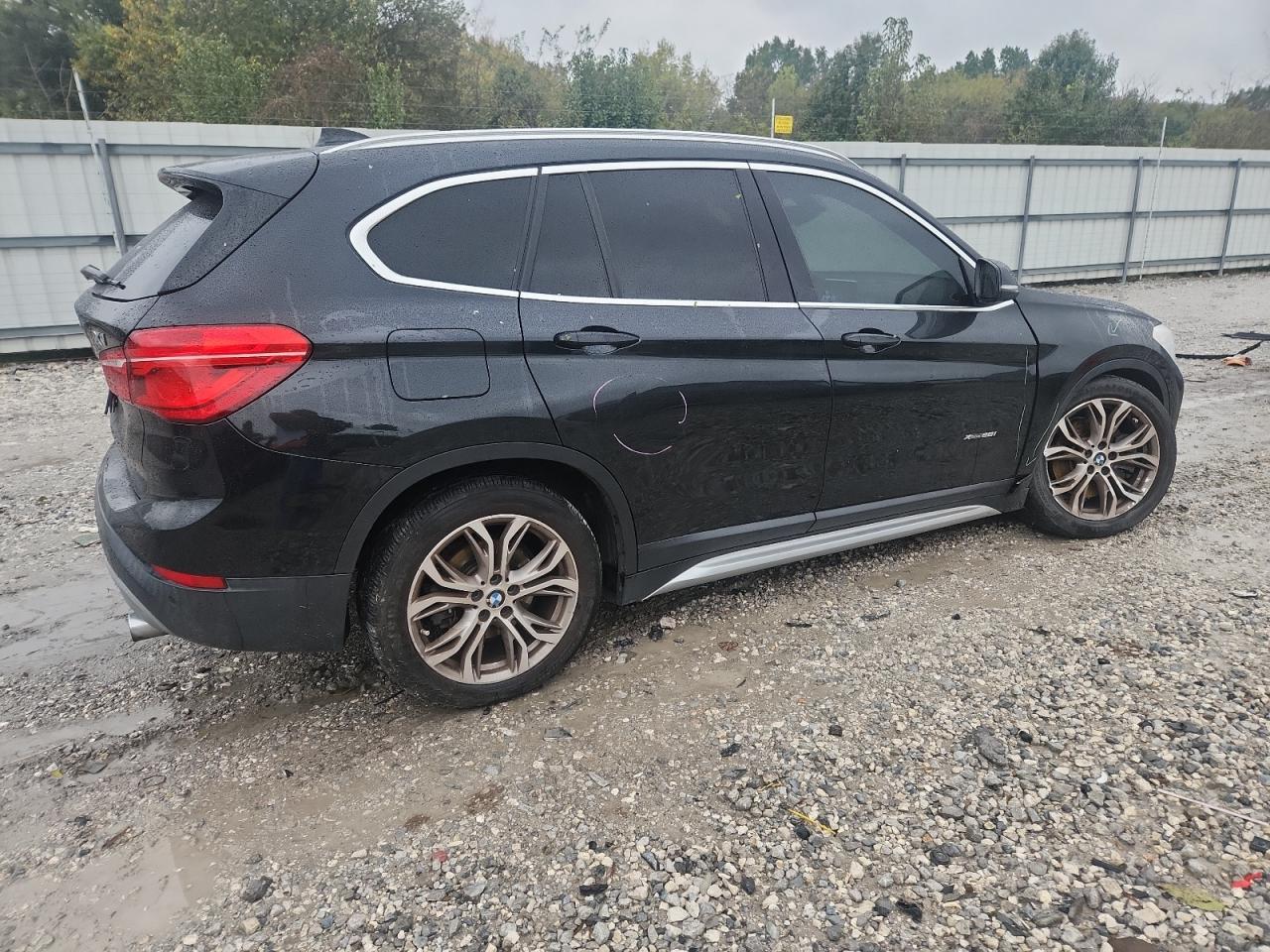2017 BMW X1 xDrive28I - Фото 3