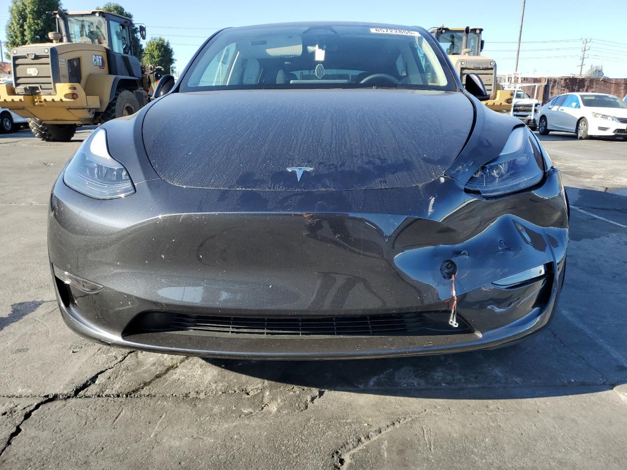 2025 Tesla Model Y - Фото 5