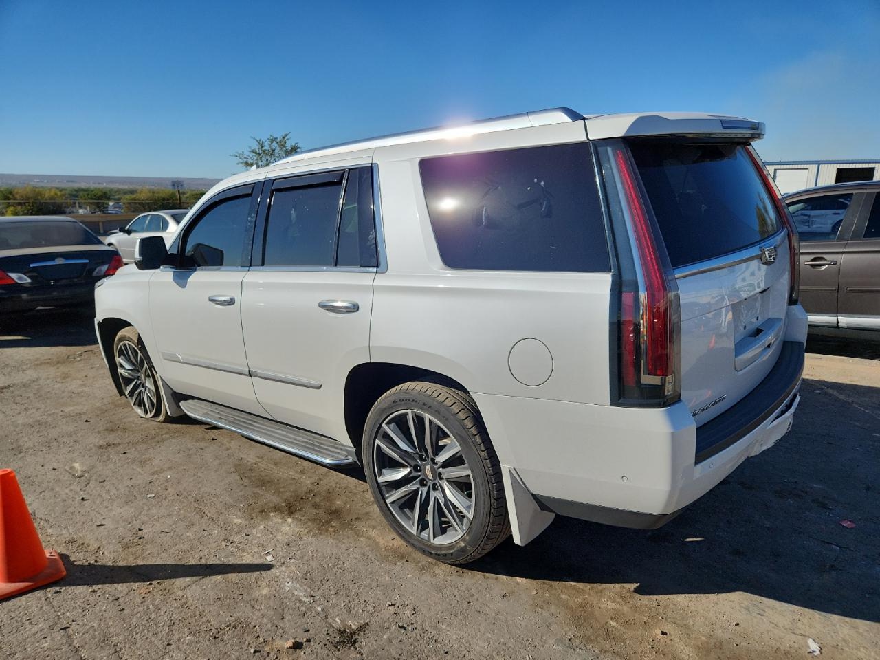2019 Cadillac Escalade Luxury - Фото 2
