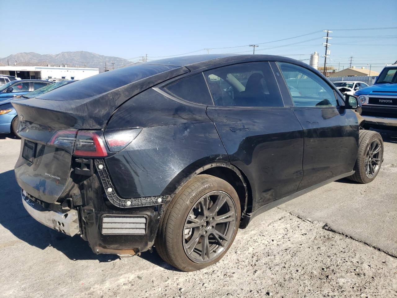 2024 Tesla Y - Фото 3