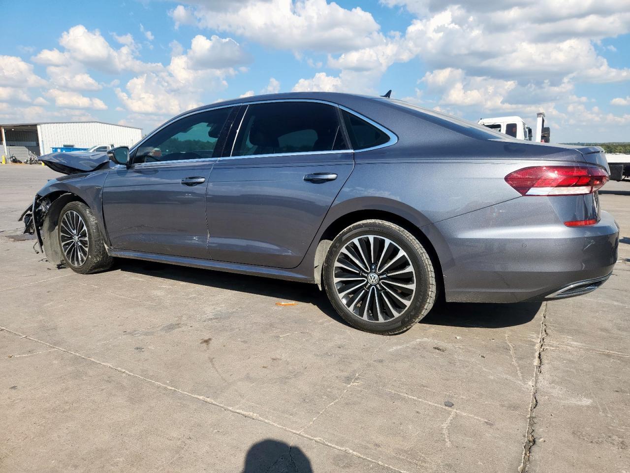 2022 Volkswagen Passat Limited Edition - Фото 2