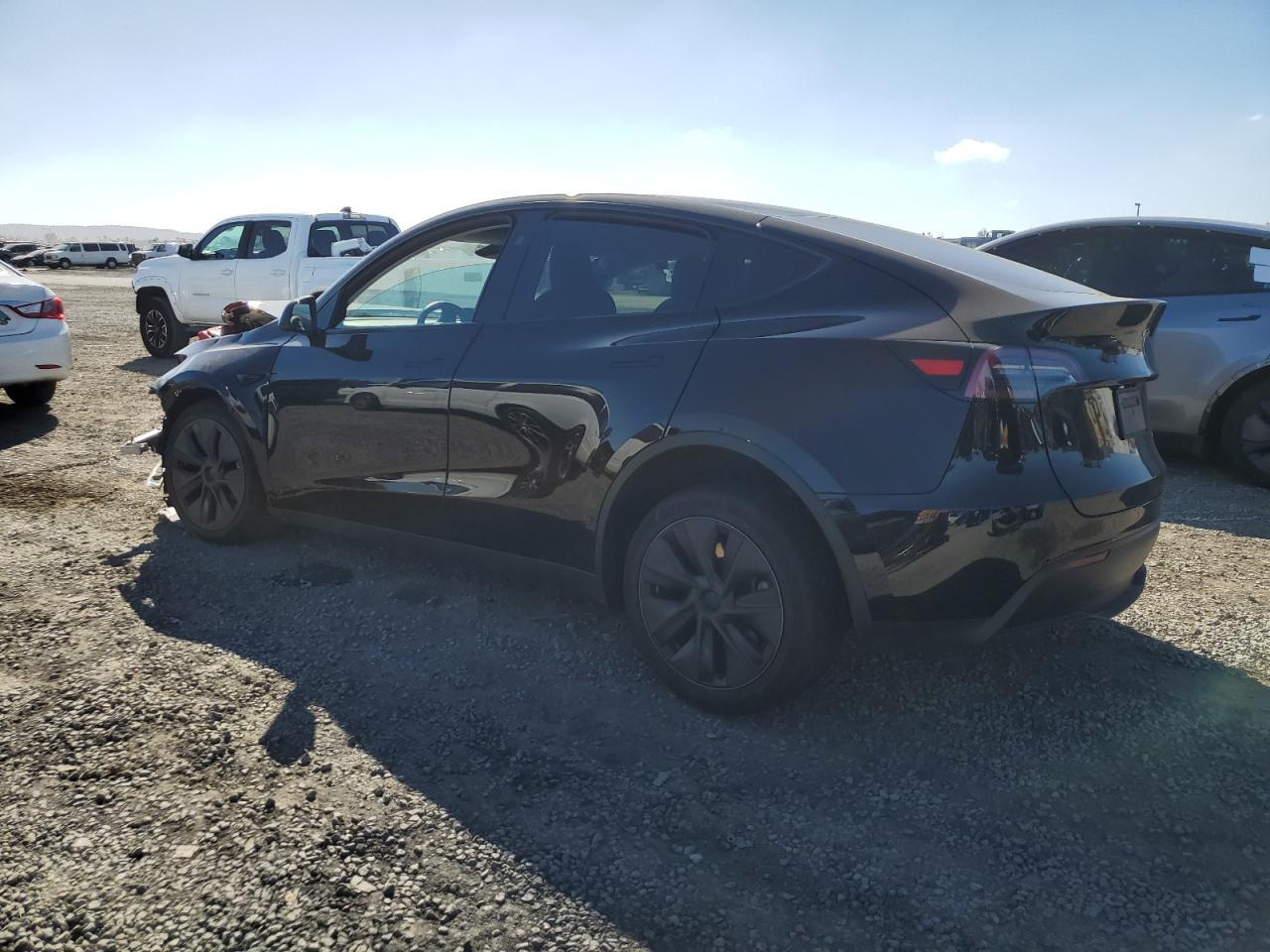 2024 Tesla Model Y - Фото 2