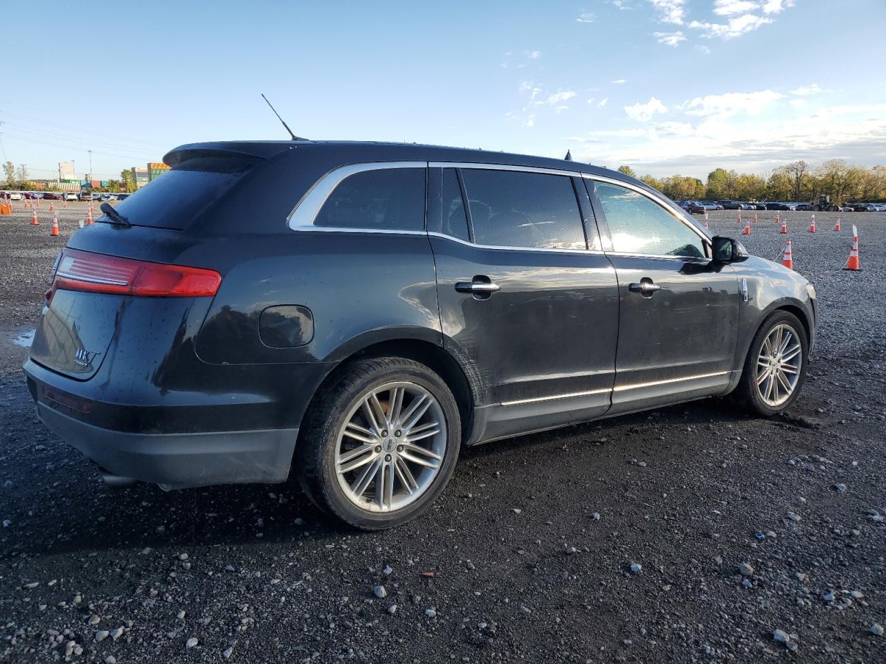 2013 Lincoln Mkt - Image 3