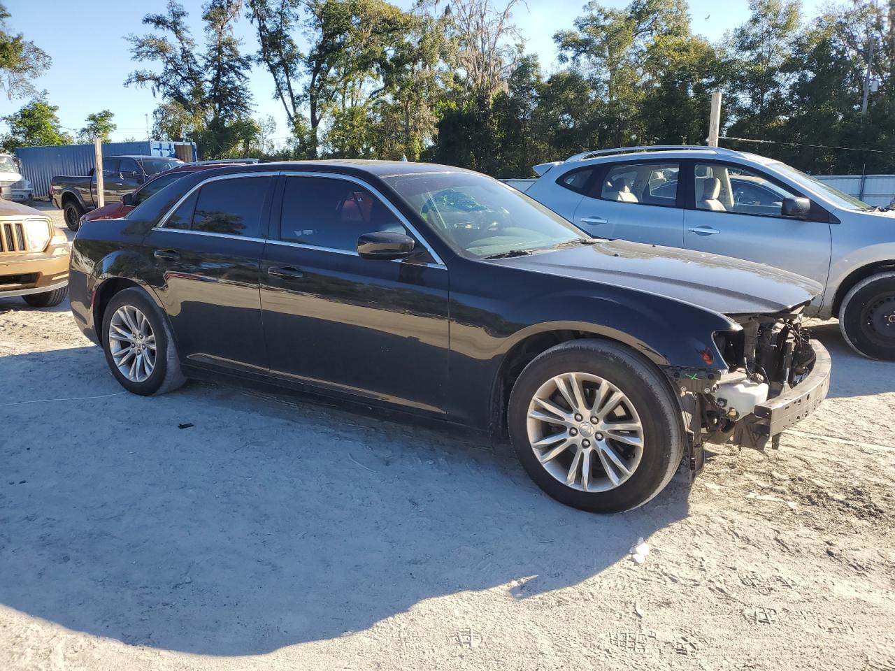 2018 Chrysler 300 Touring - Image 4