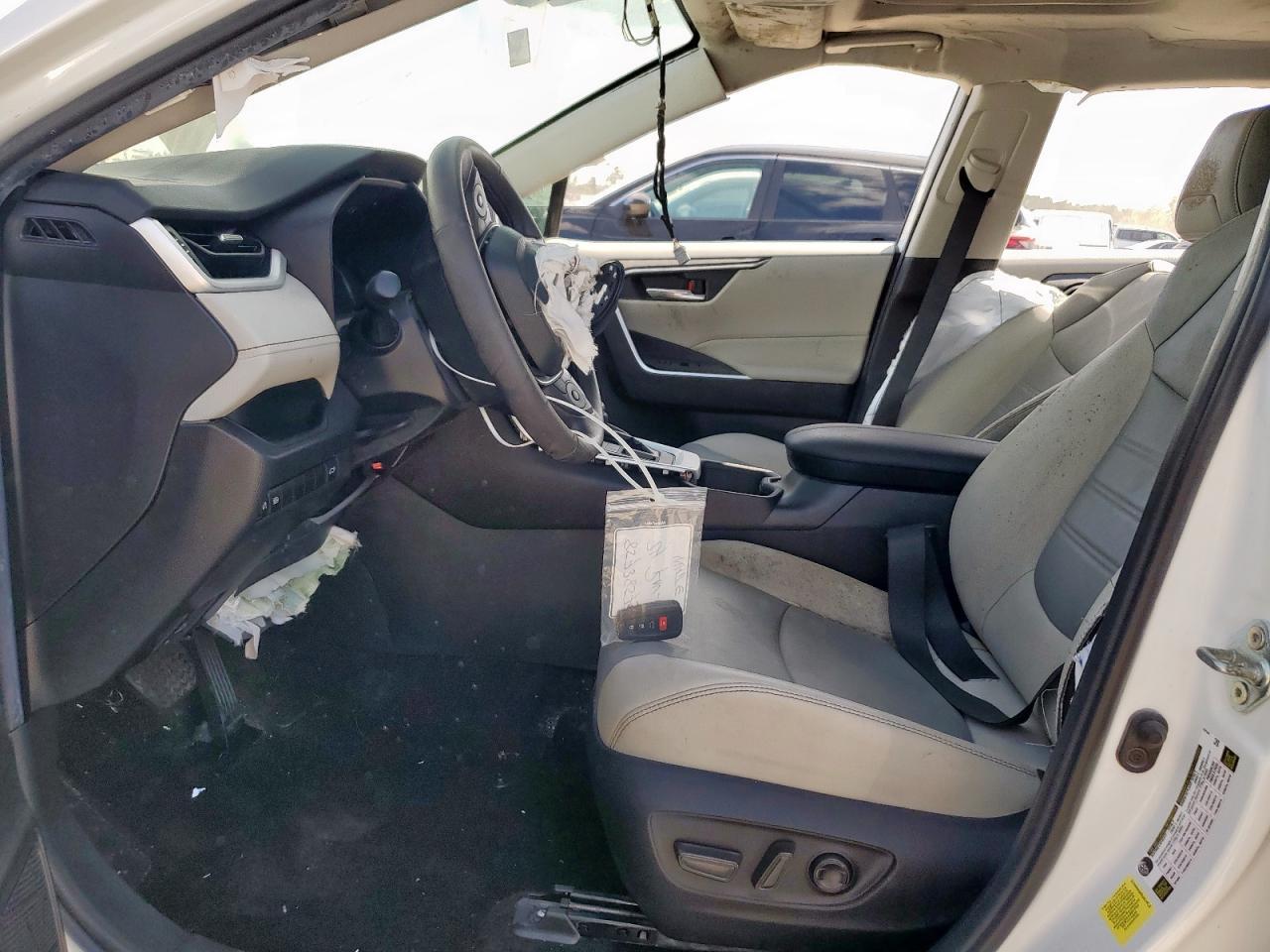 2024 Toyota Rav4 Xle Premium - Image 7