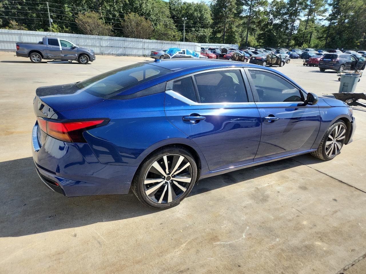 2022 Nissan Altima Sr - Фото 3