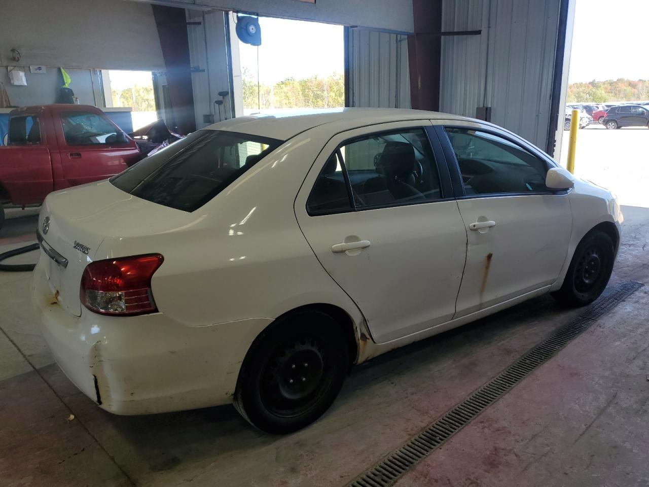 2012 Toyota Yaris - Фото 3