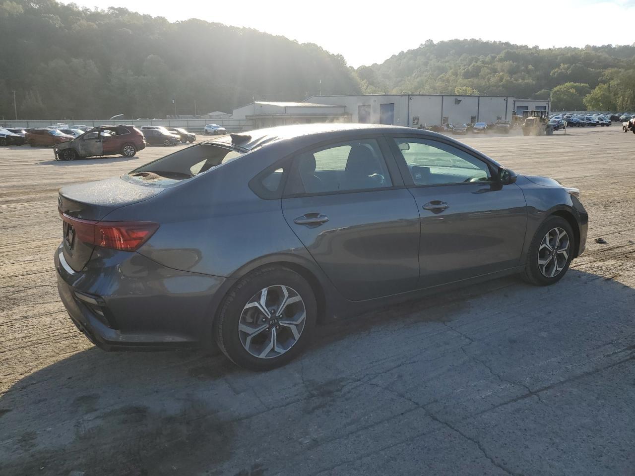 2021 Kia Forte Fe - Фото 3