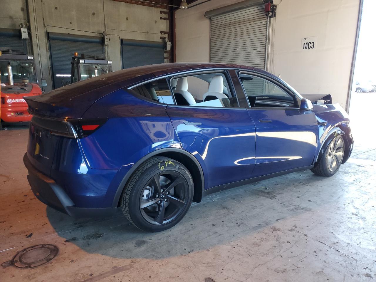 2026 Tesla Model Y - Фото 3