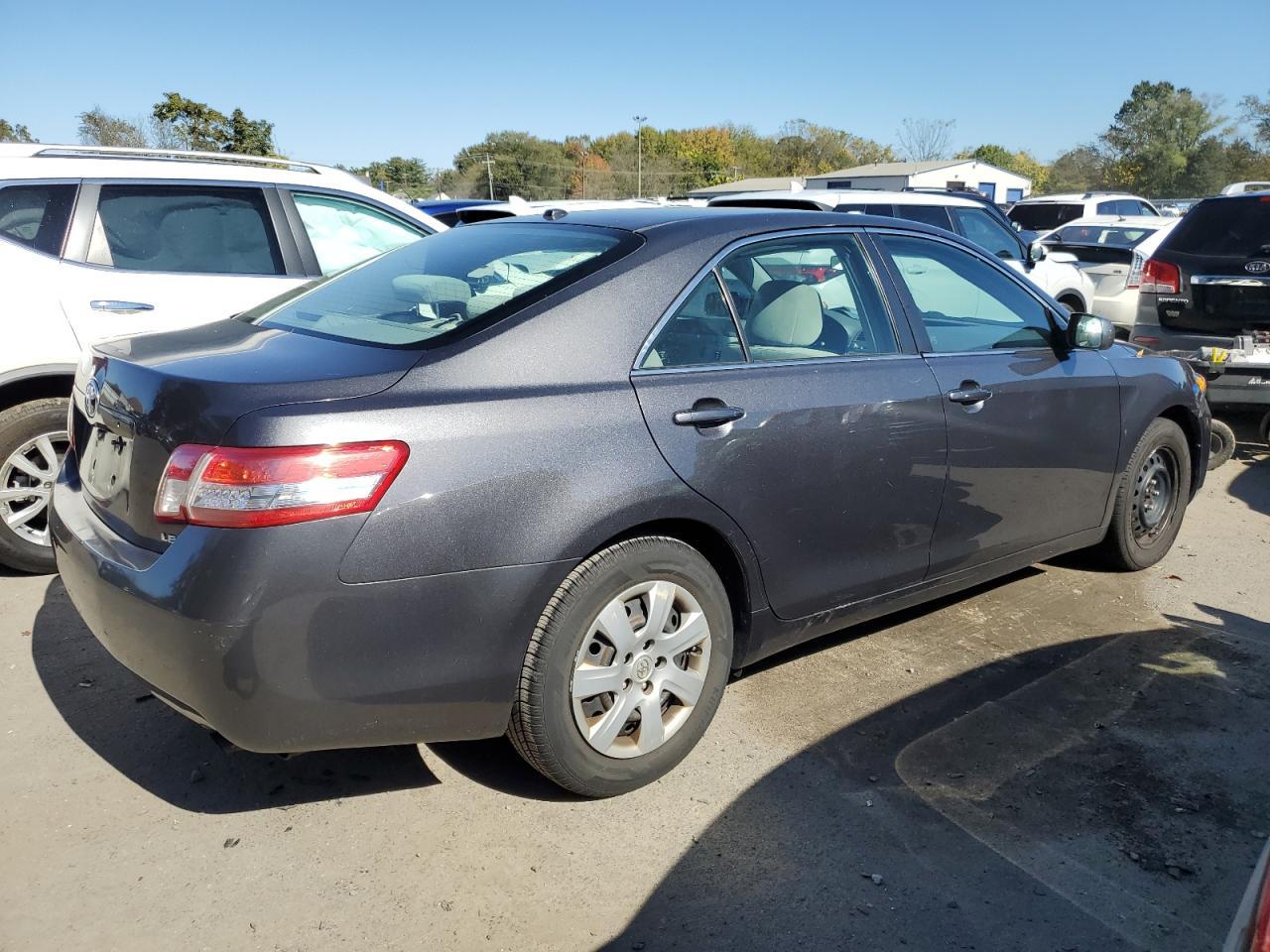 2010 Toyota Camry Base - Фото 3