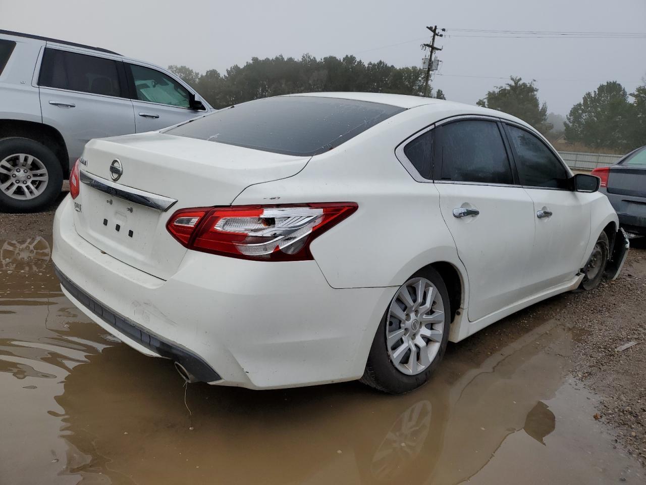 2016 Nissan Altima 2.5 - Image 3