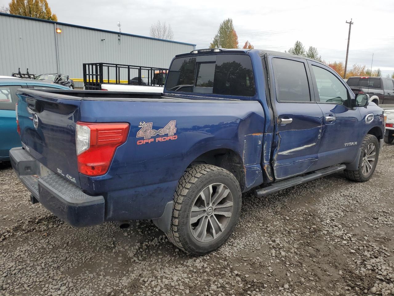 2017 Nissan Titan Sv - Image 3