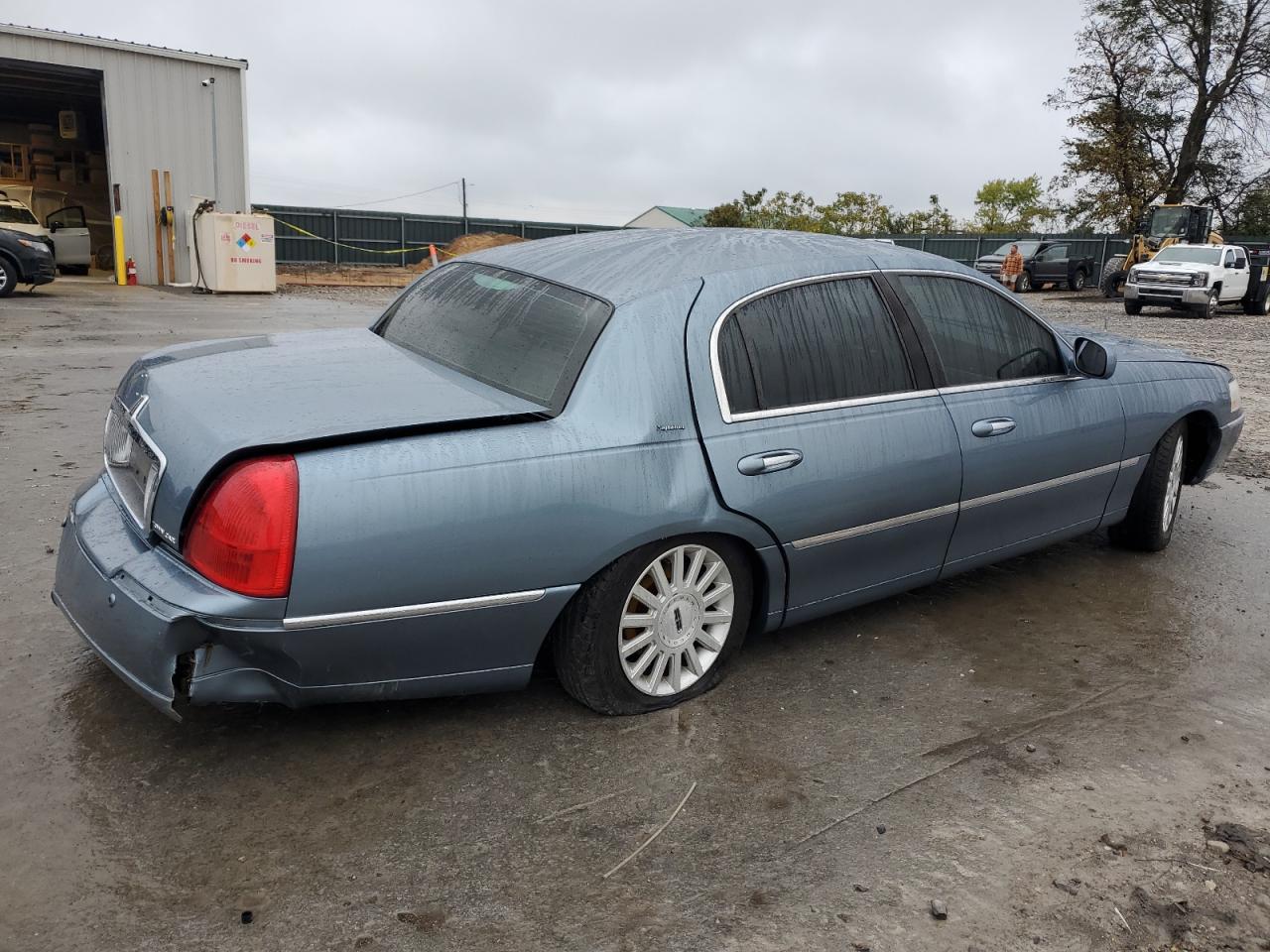 2003 Lincoln Town Car Signature - Фото 3