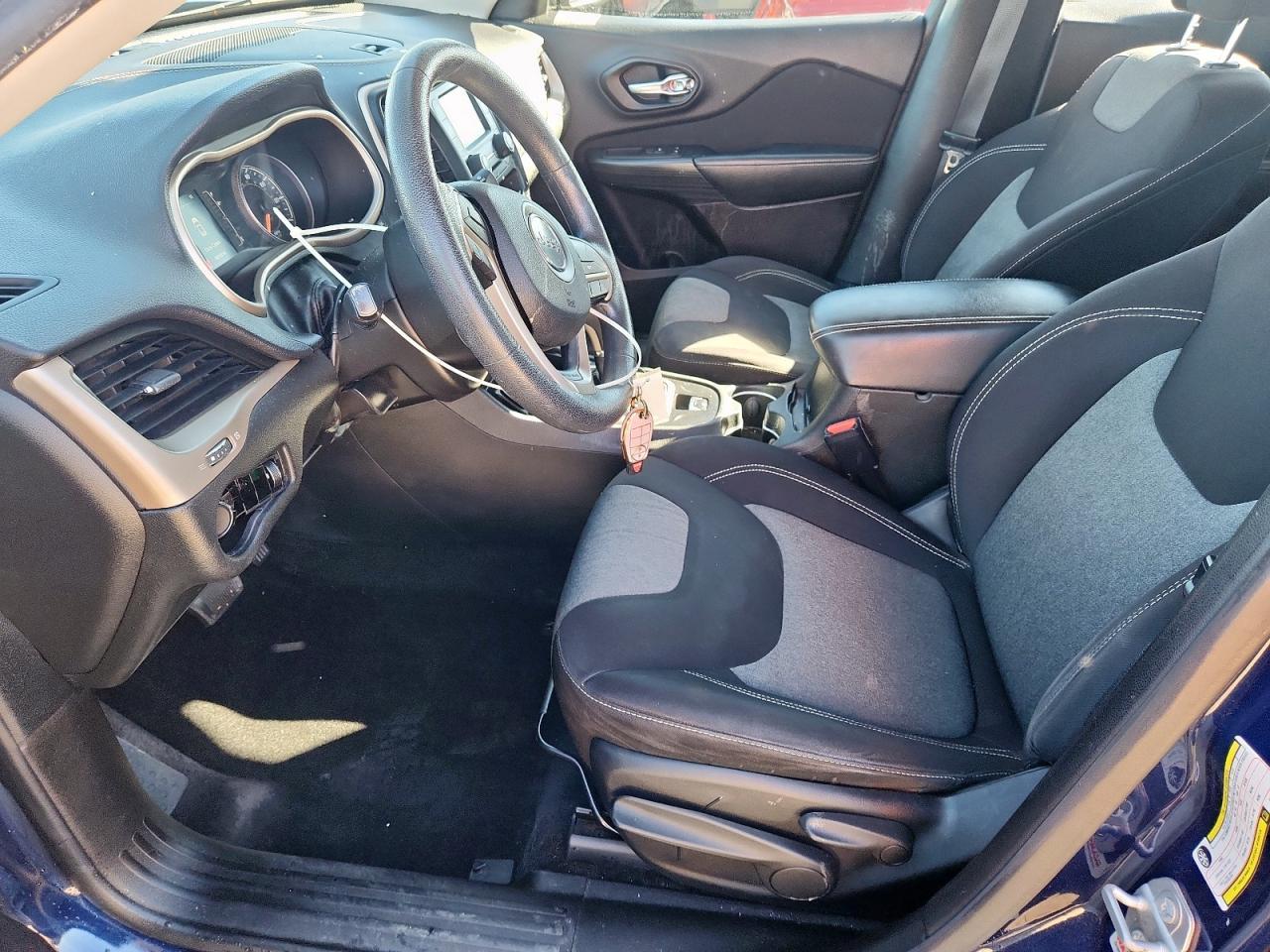 2015 Jeep Cherokee Sport - Фото 7