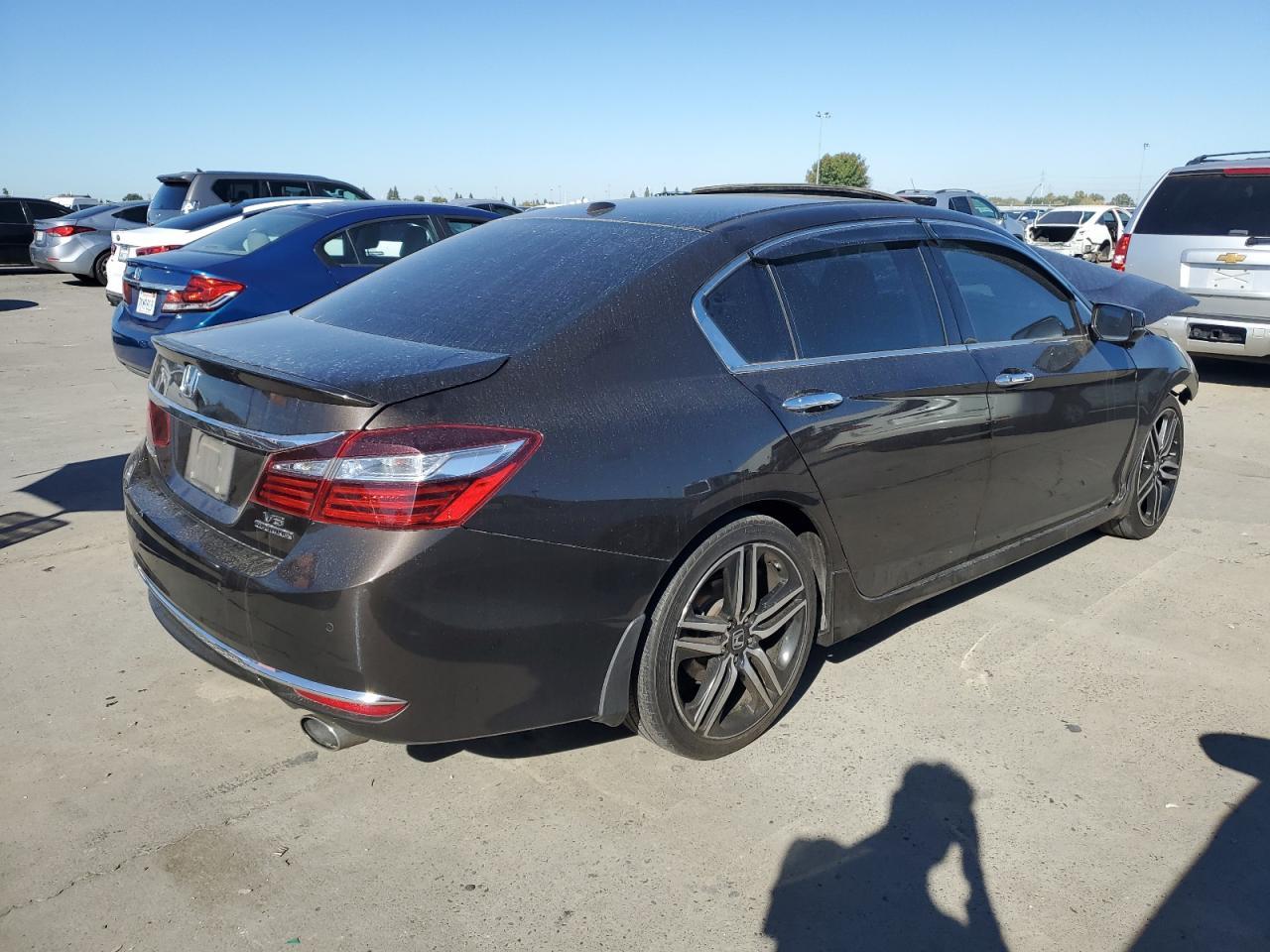 2017 Honda Accord Touring - Image 3