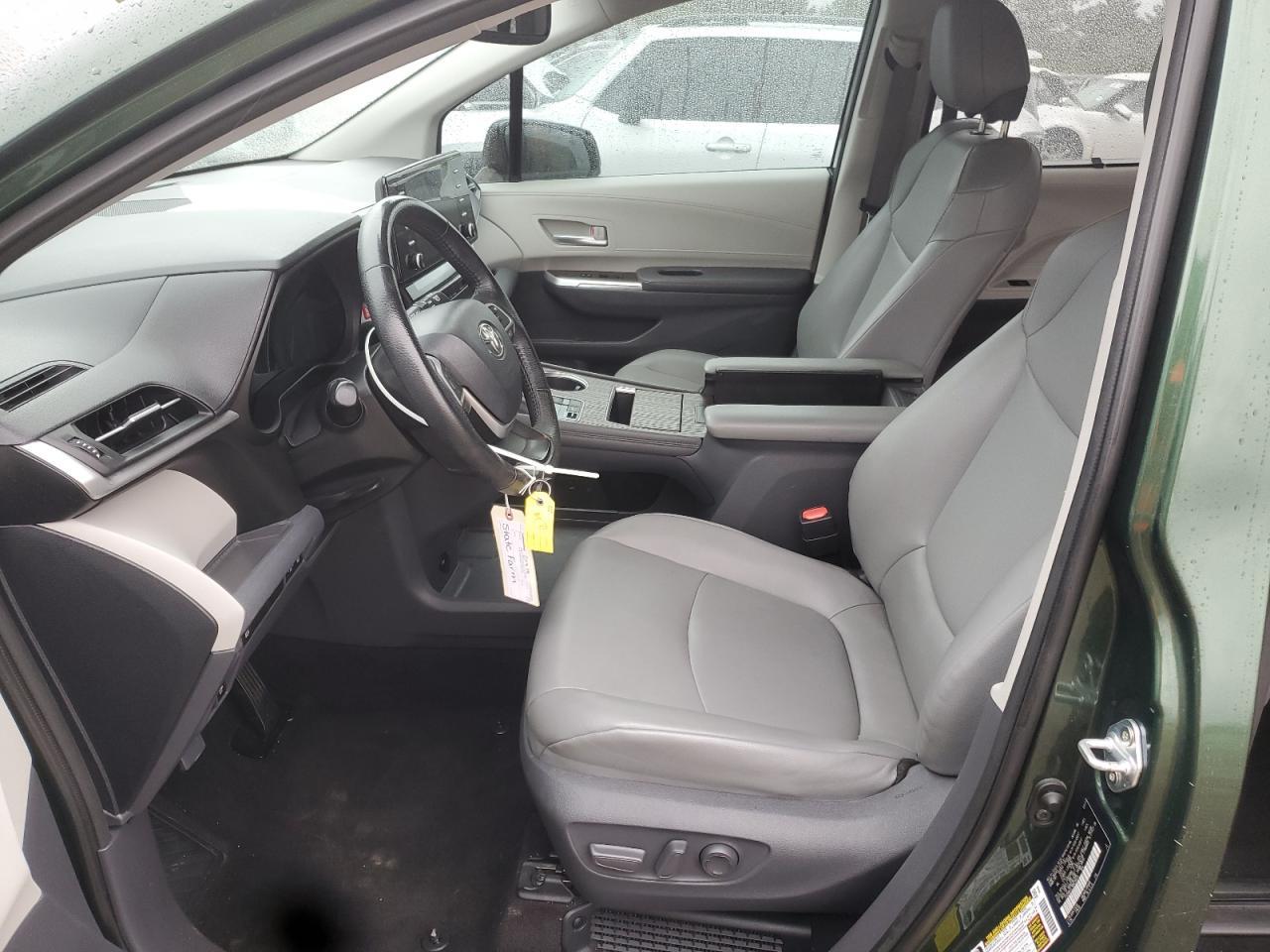 2021 Toyota Sienna Xle - Image 7