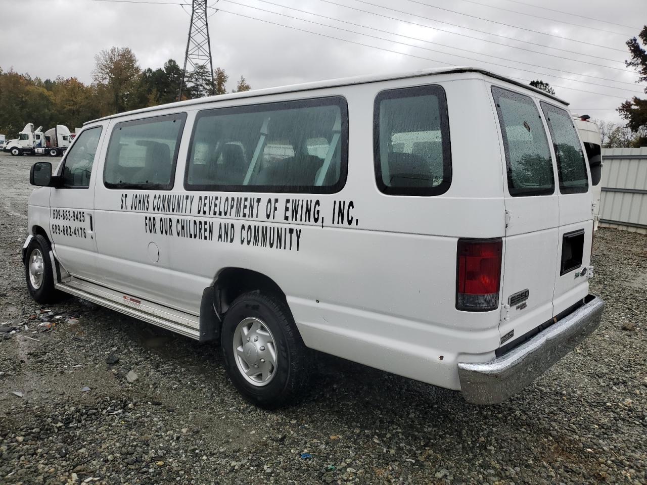 2012 Ford Econoline E350 Super Duty Wagon - Фото 2