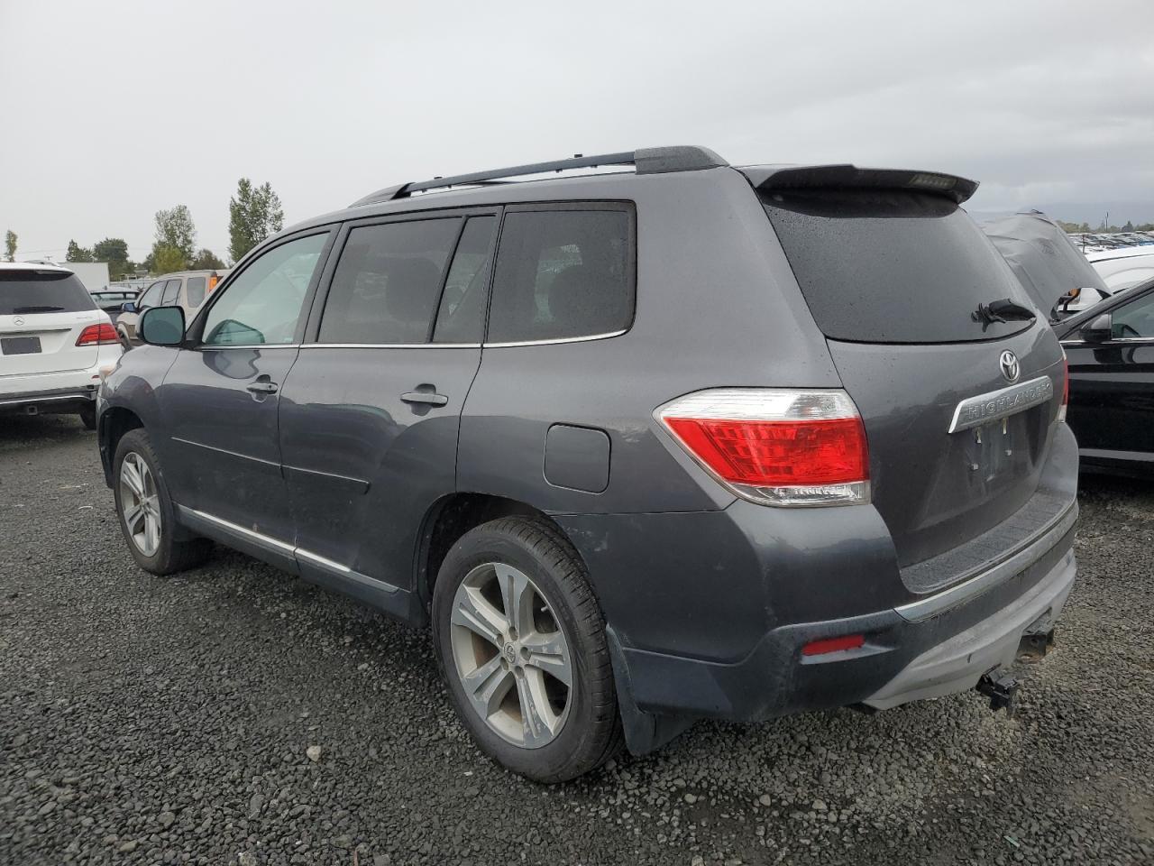 2013 Toyota Highlander Base - Image 2