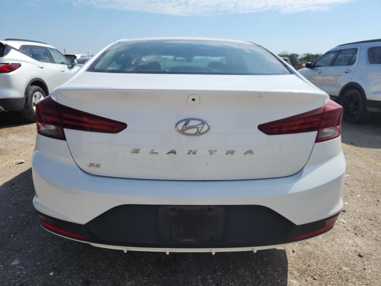 2019 Hyundai Elantra Se - Image 6