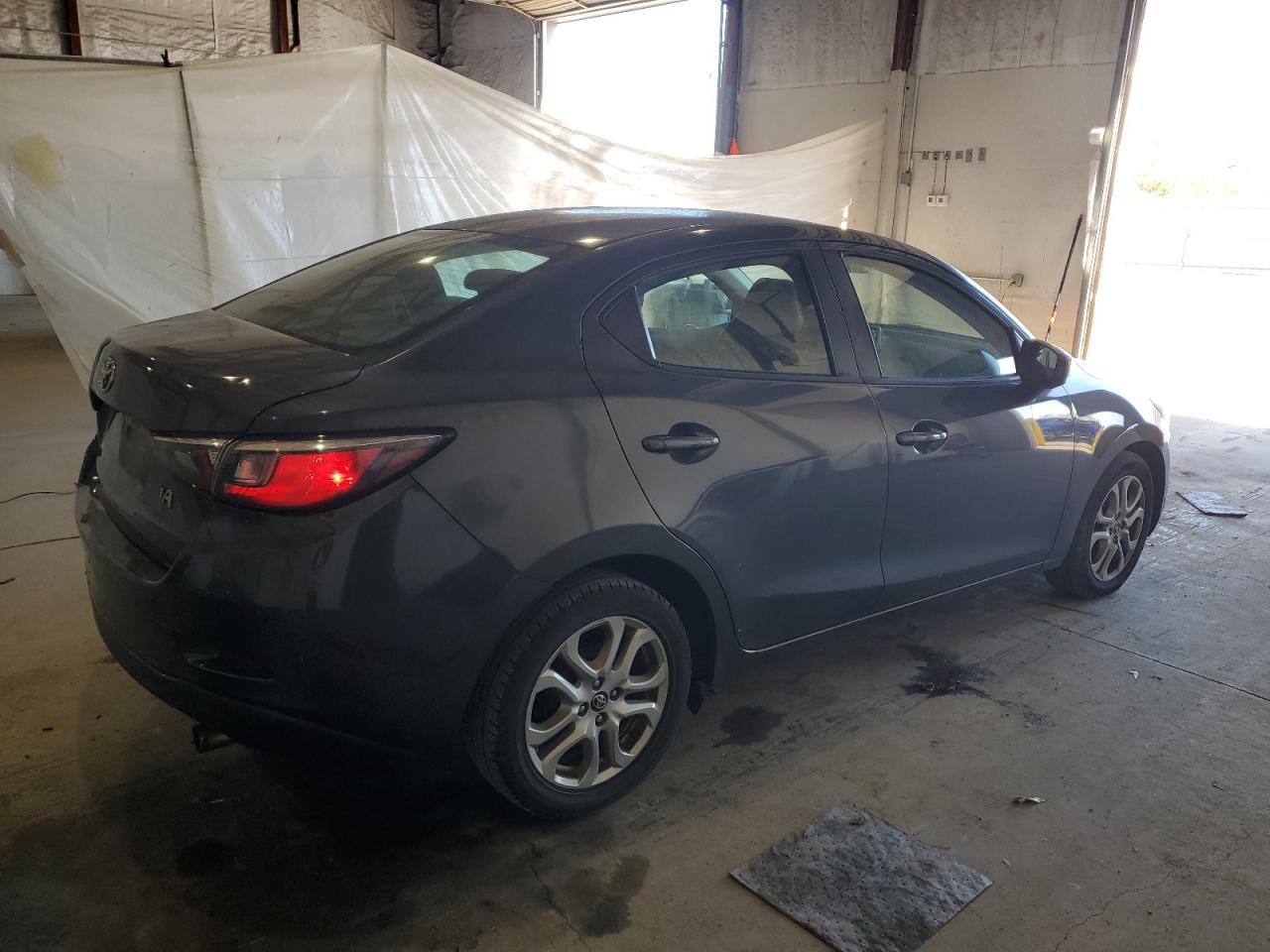 2017 Toyota Yaris Ia - Фото 3