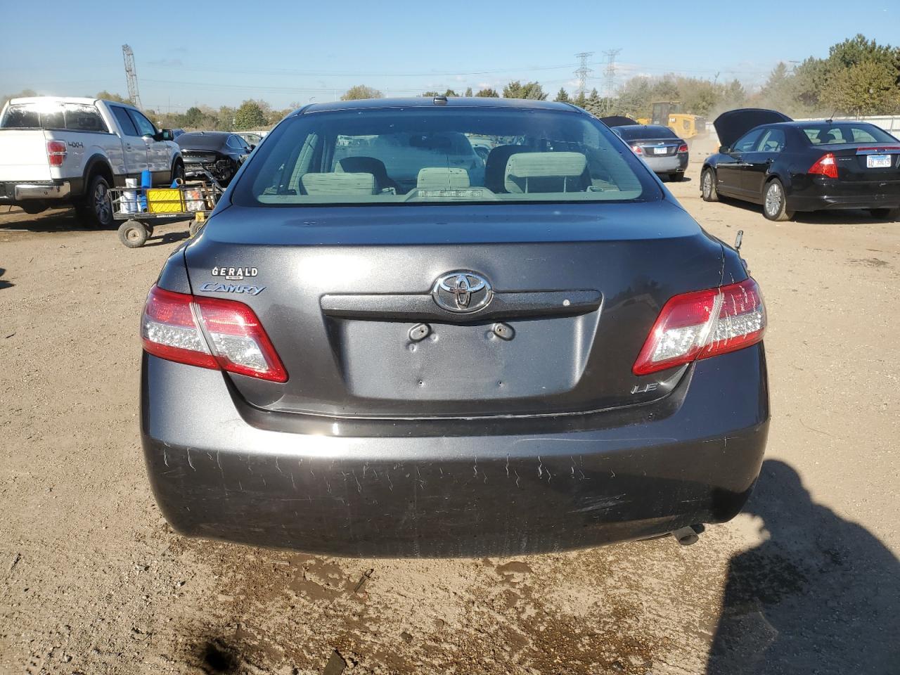 2011 Toyota Camry Base - Фото 6