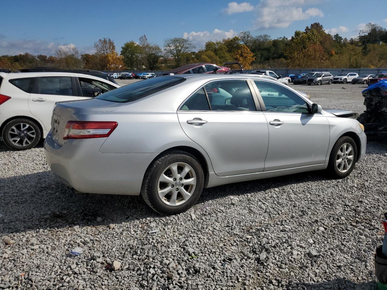 2011 Toyota Camry Base - Фото 3