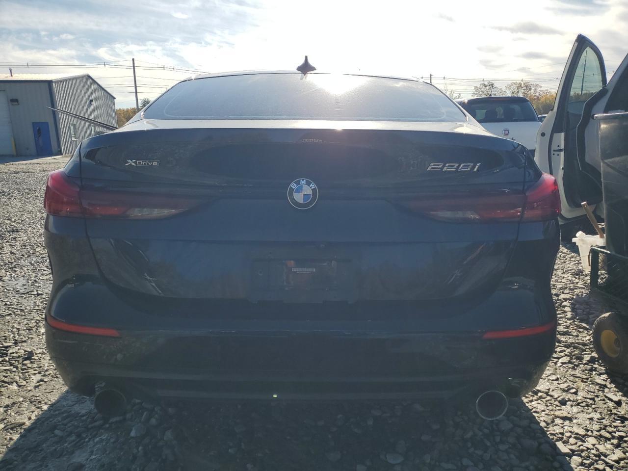 2021 BMW 228Xi - Фото 6
