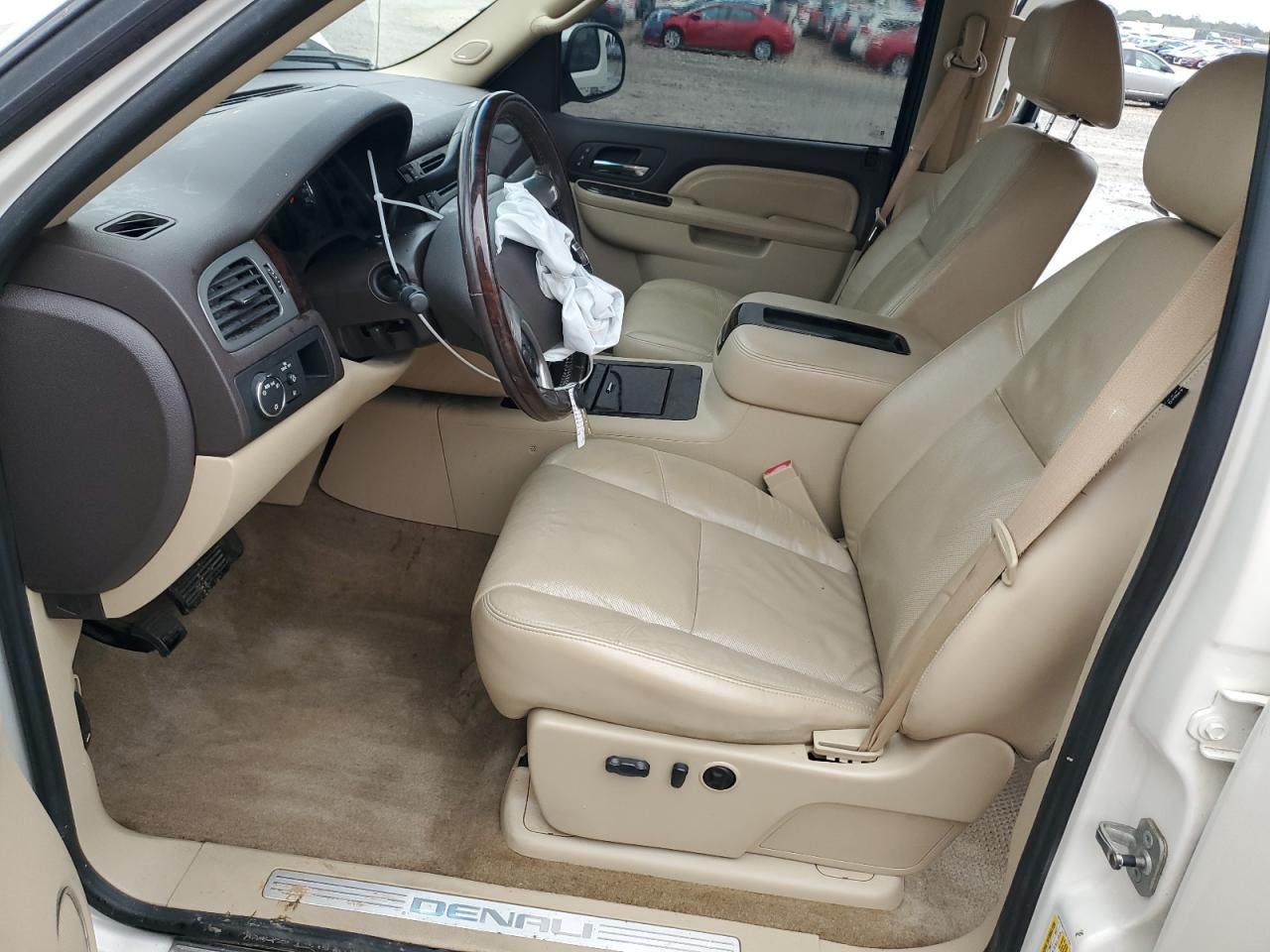 2010 GMC Sierra K1500 Denali - Image 7