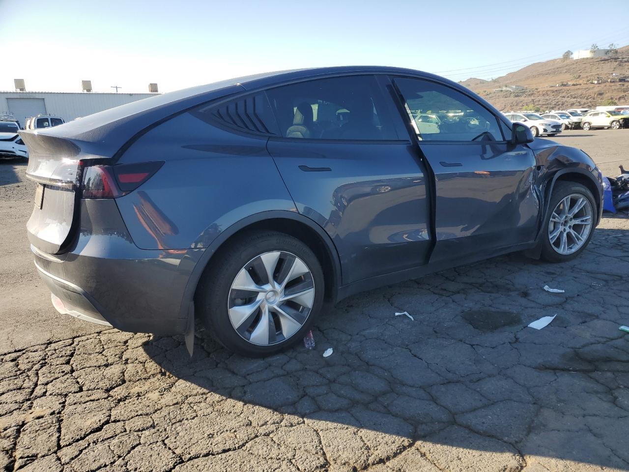 2023 Tesla Model Y - Фото 3
