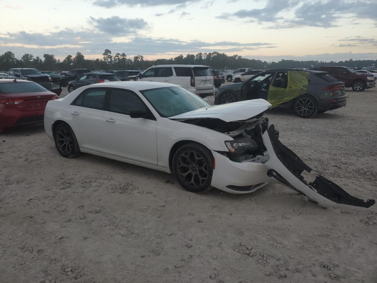 2018 Chrysler 300 Touring - Фото 4