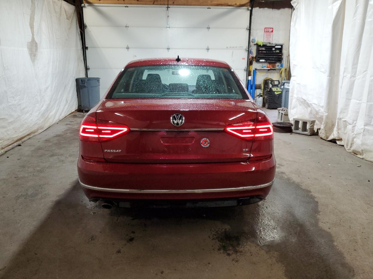 2017 Volkswagen Passat R-Line - Image 6