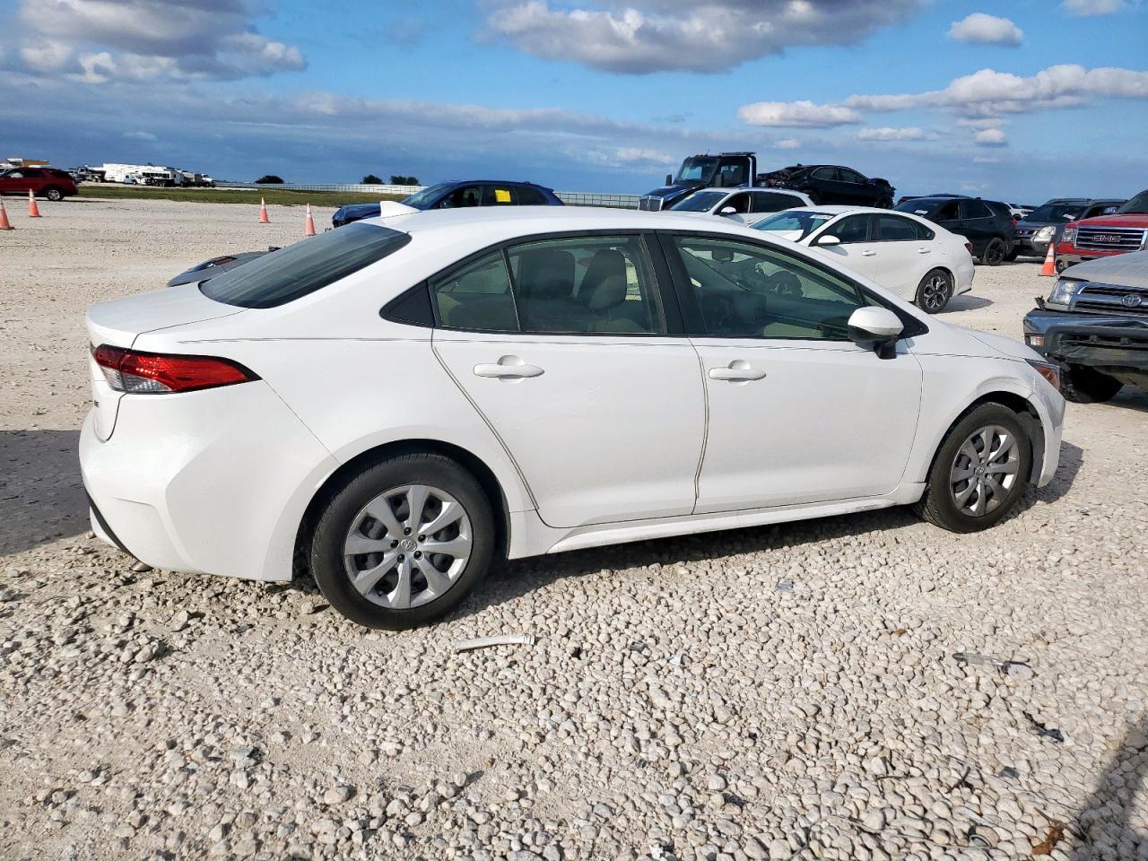 2022 Toyota Corolla Le - Фото 3