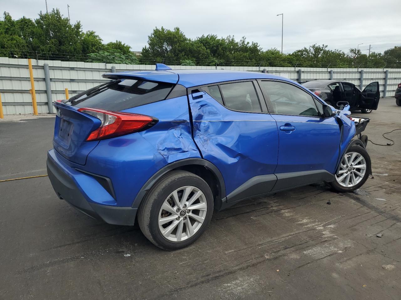 2020 Toyota C-Hr Xle - Image 3