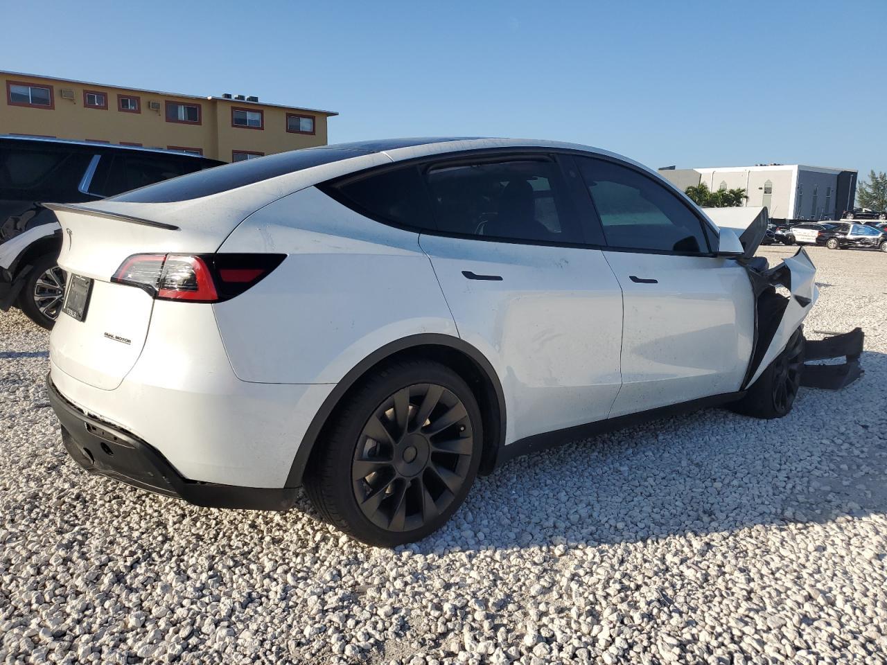 2023 Tesla Model Y - Фото 3