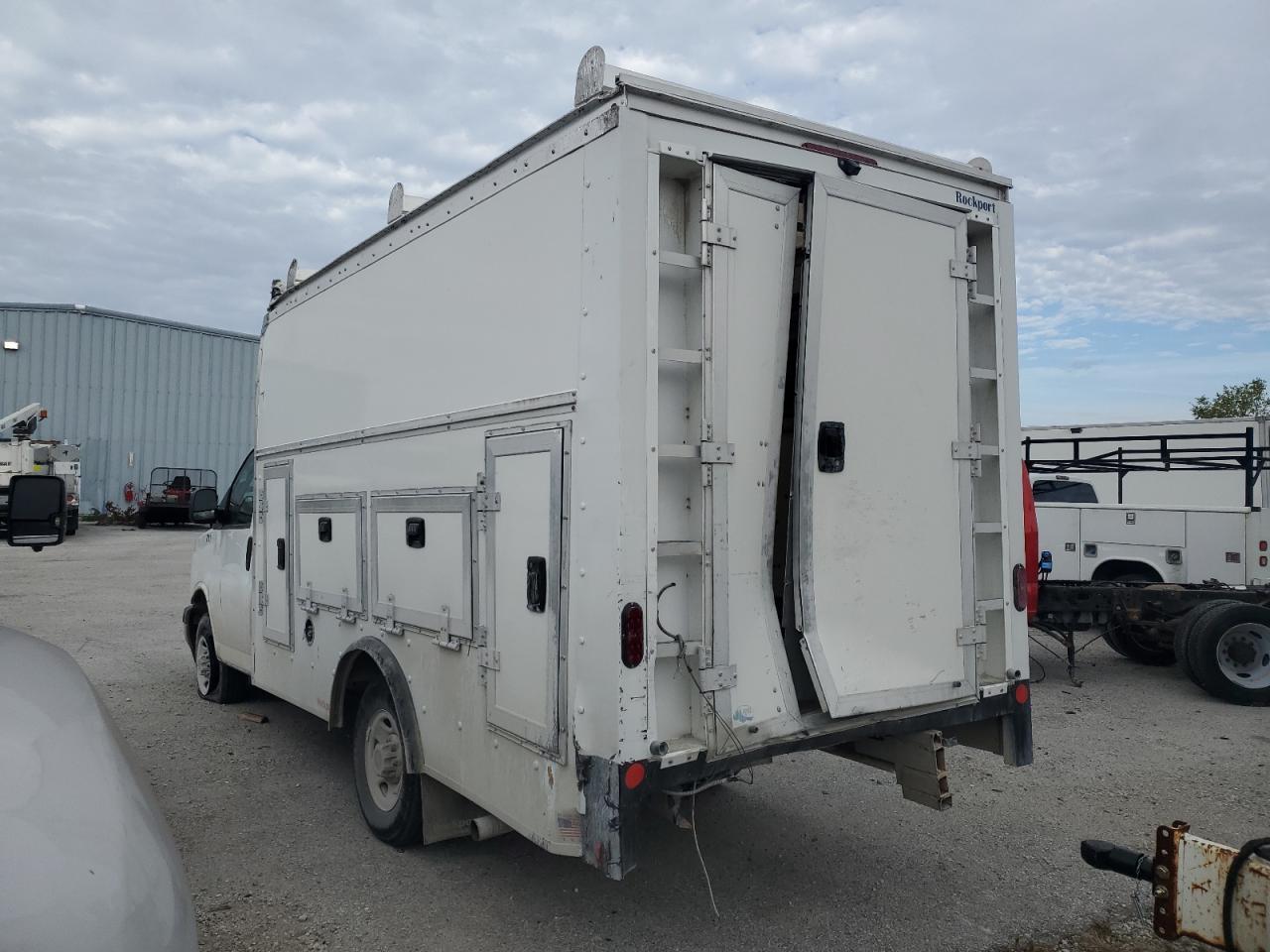 2023 GMC Savana - Image 2