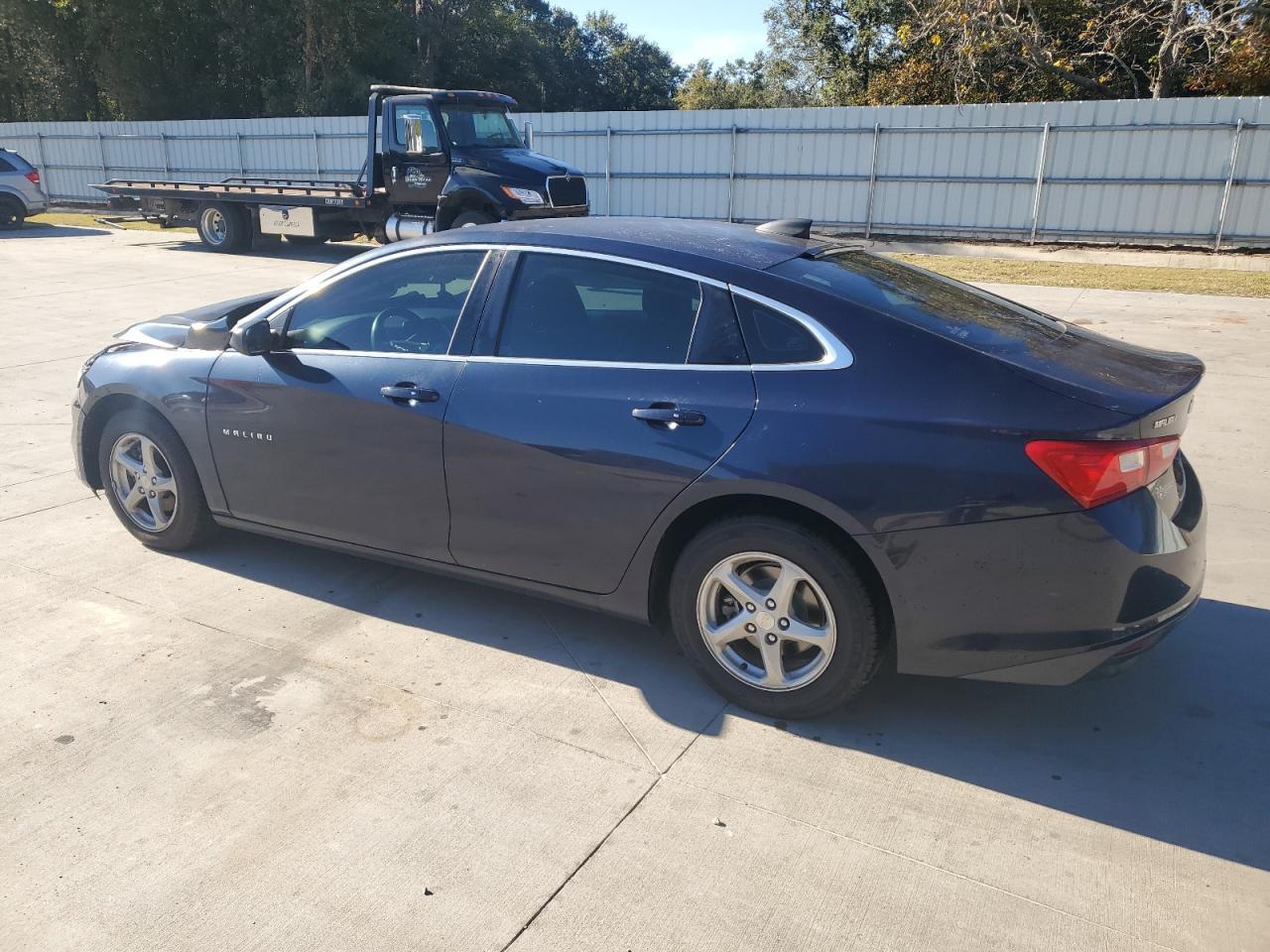 2017 Chevrolet Malibu Ls - Фото 2