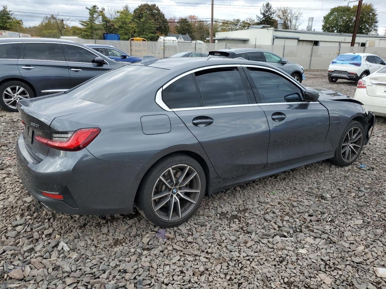 2020 BMW 330Xi - Фото 3