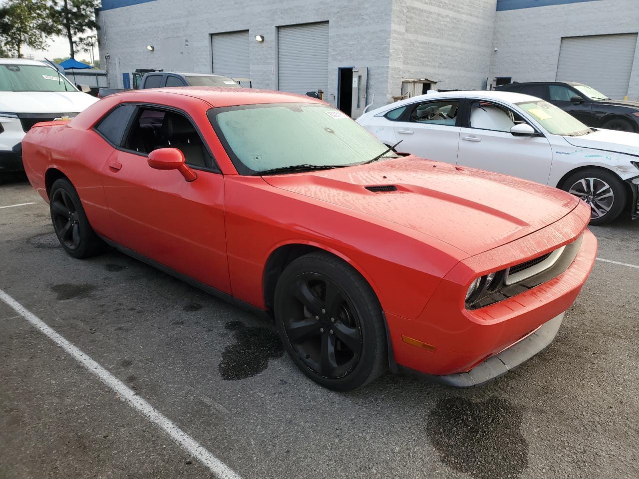 2014 Dodge Challenger Sxt - Image 4