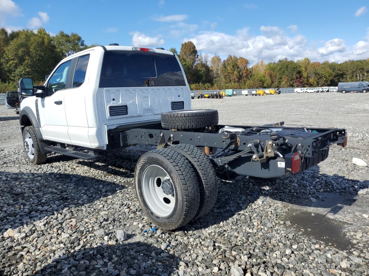 2024 Ford F450 Xl Chassis 7.3L Gas - Фото 2