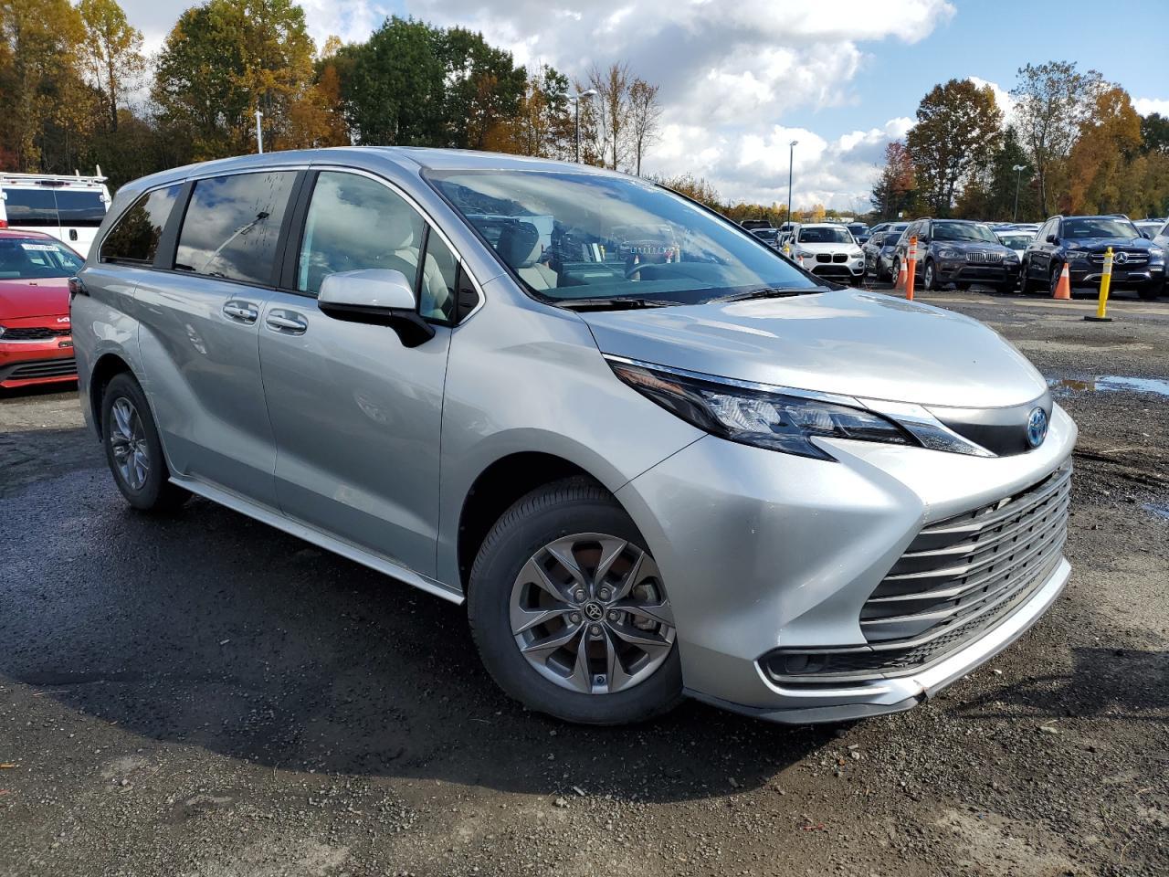 2025 Toyota Sienna Le - Фото 4