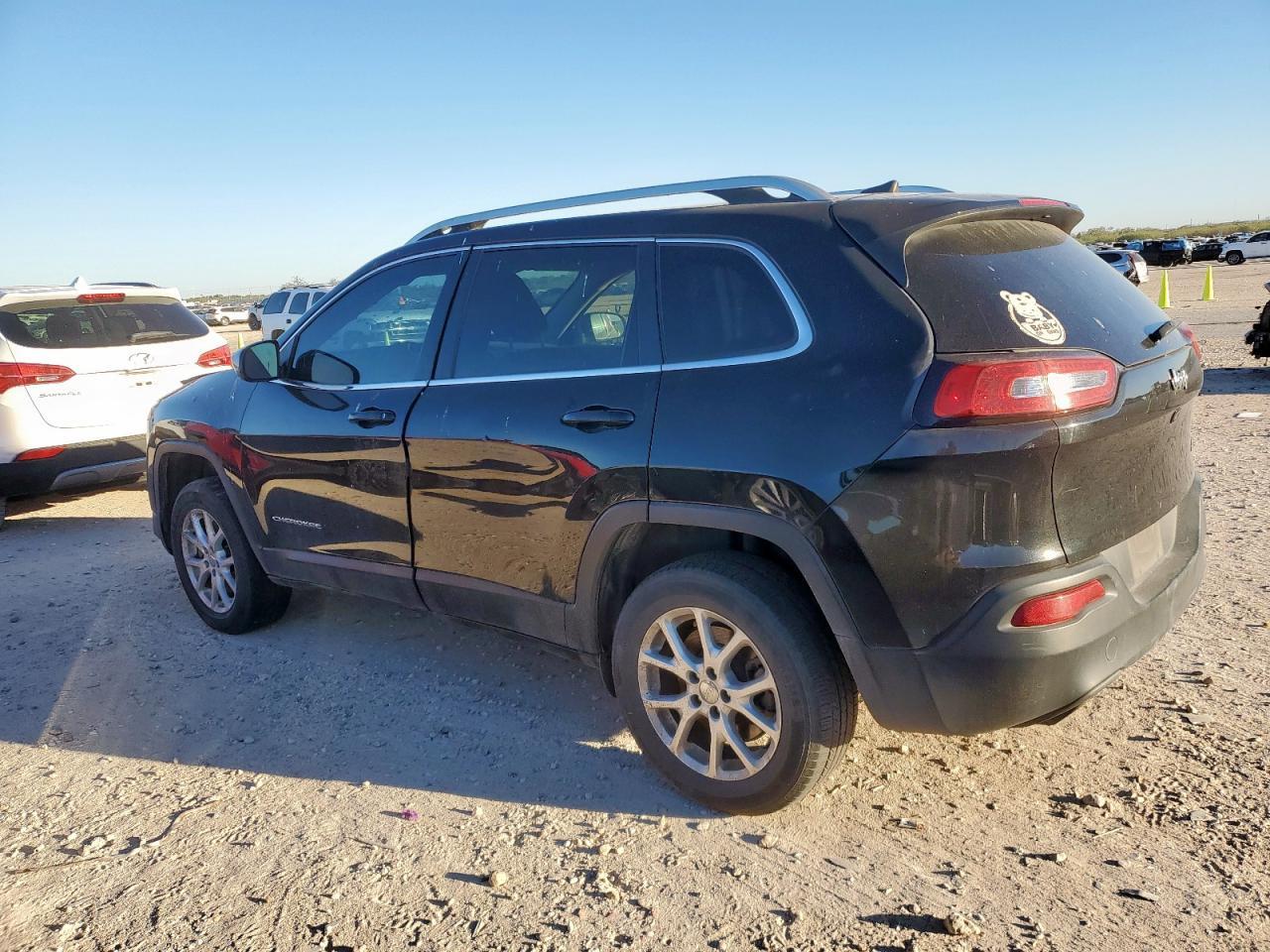 2016 Jeep Cherokee Latitude - Image 2