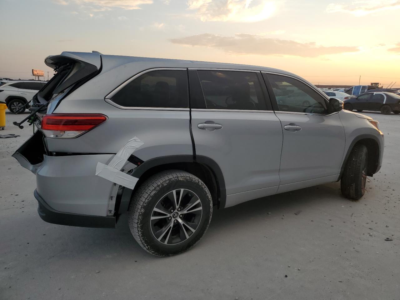 2018 Toyota Highlander Le - Фото 3