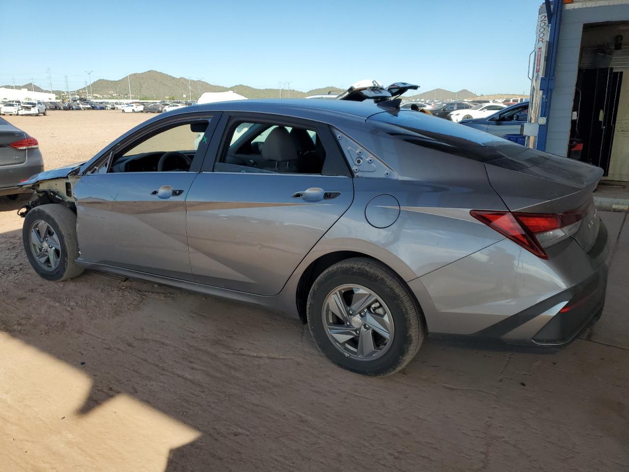 2025 Hyundai Elantra Se - Фото 2