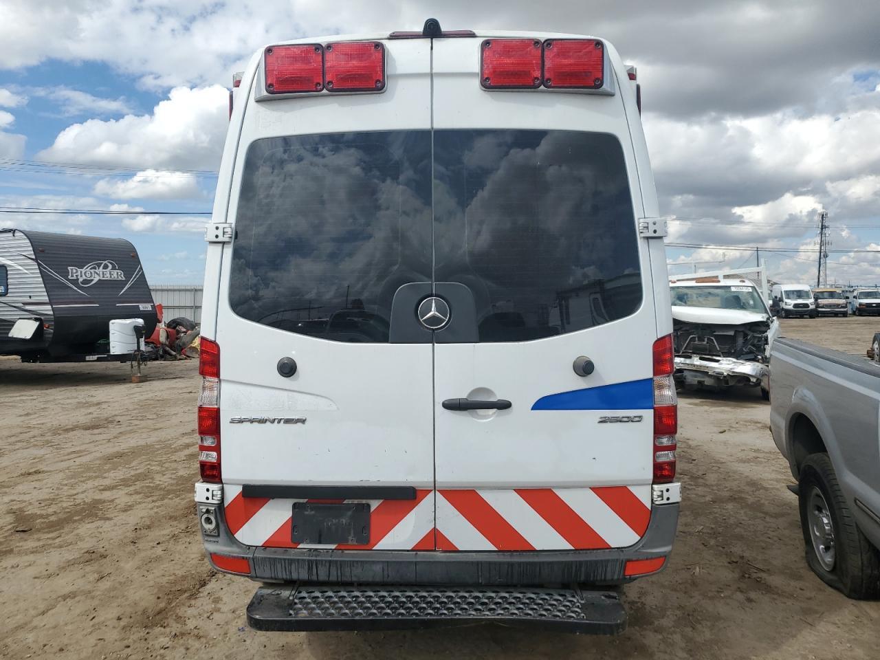2017 Mercedes-Benz Sprinter 2500 - Фото 6