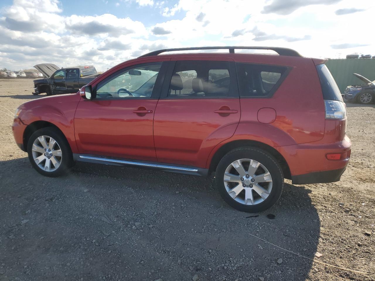 2013 Mitsubishi Outlander Se - Image 2