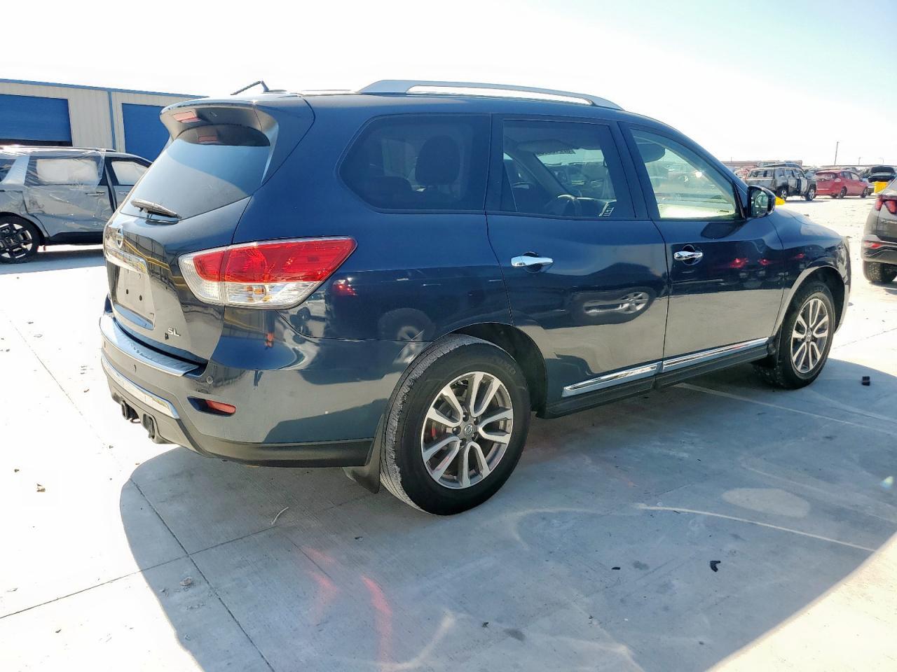 2014 Nissan Pathfinder S - Фото 3