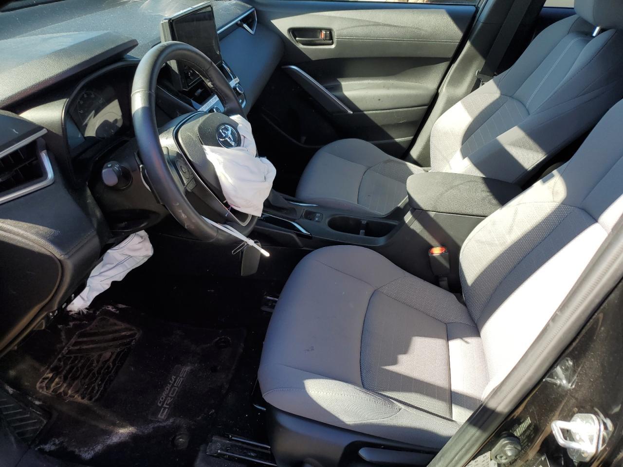 2023 Toyota Corolla Cross Le - Image 7